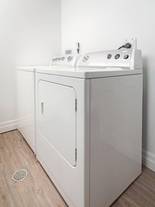 Charming 4 Bed With 2parking Apartment
