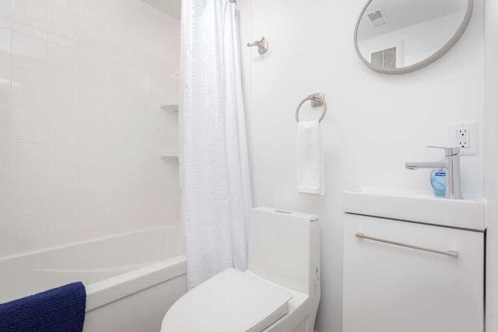 Charming 4 Bed With 2parking Apartment Toronto