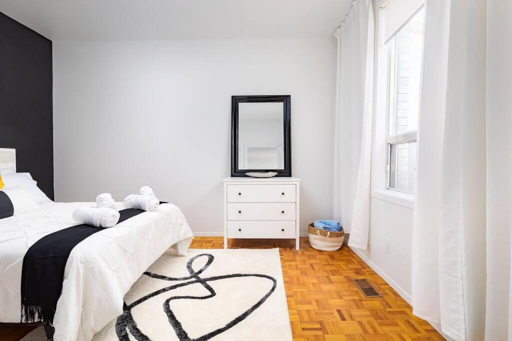 Charming 4 Bed With 2parking Toronto