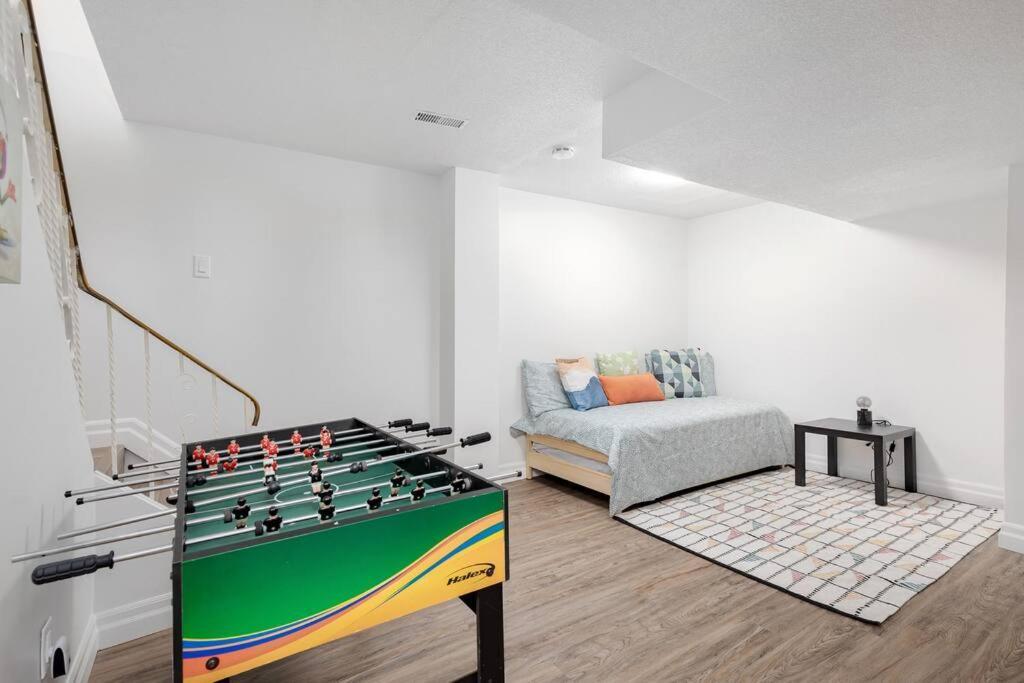 Charming 4 Bed With 2parking Toronto